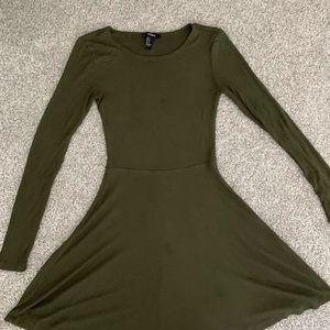 Green ribbed long sleeve dress